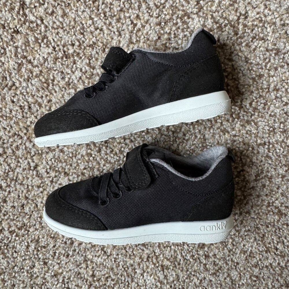 Size 24 Aankl black wool sneakers